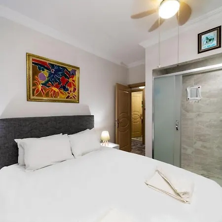Pleasant Flat With Balcony In Kaleici Apartamento *